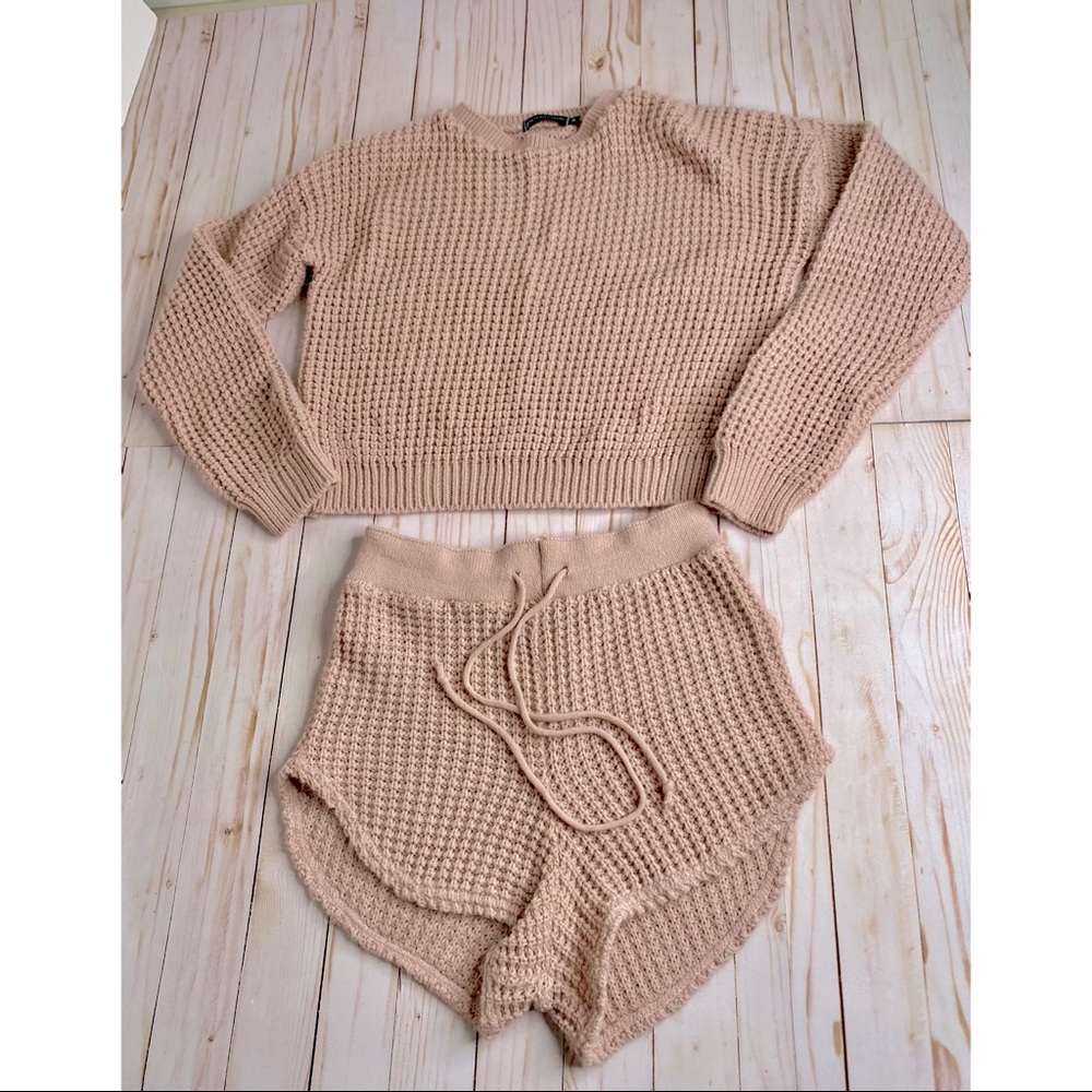 Prettylittlething cropped knit sweater & shorts M